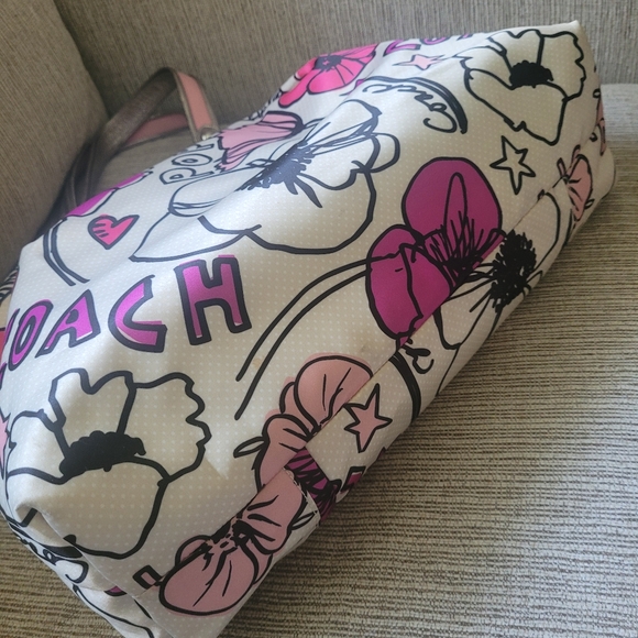 Coach Poppy Graffiti Floral Art Bag 16306 - Picture 4 of 11